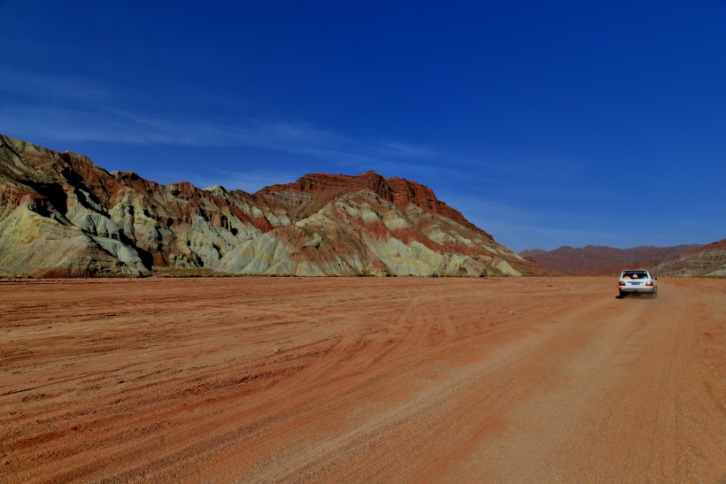 新疆阿克苏托木尔峰峡谷风景图片