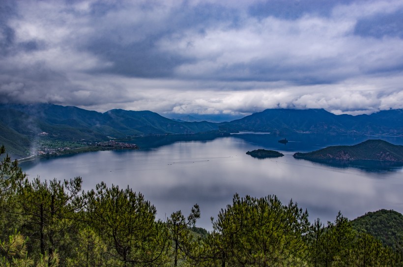 云南泸沽湖风景图片