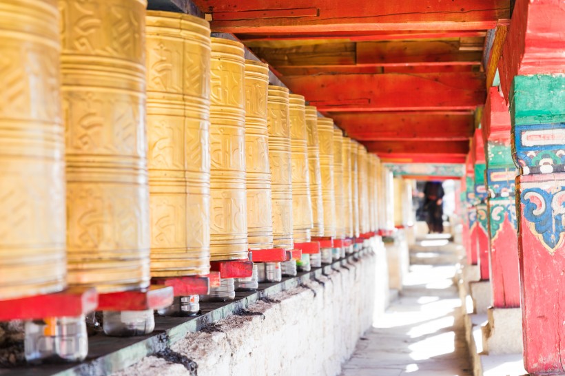 四川稻城奔波寺风景图片