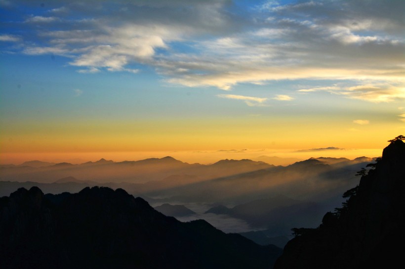 安徽黄山秋日风景图片