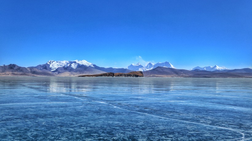 西藏冬日少女湖普姆雍措风景图片