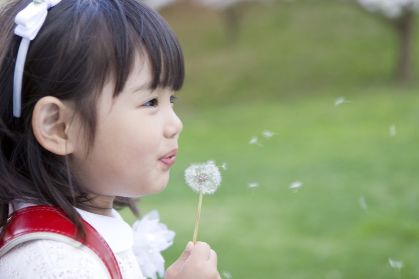 小学生放学的路上图片