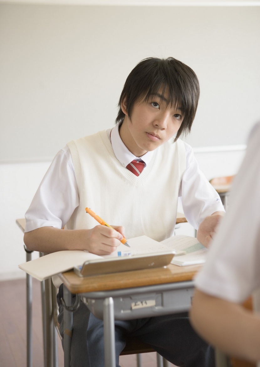 青涩初中男学生图片