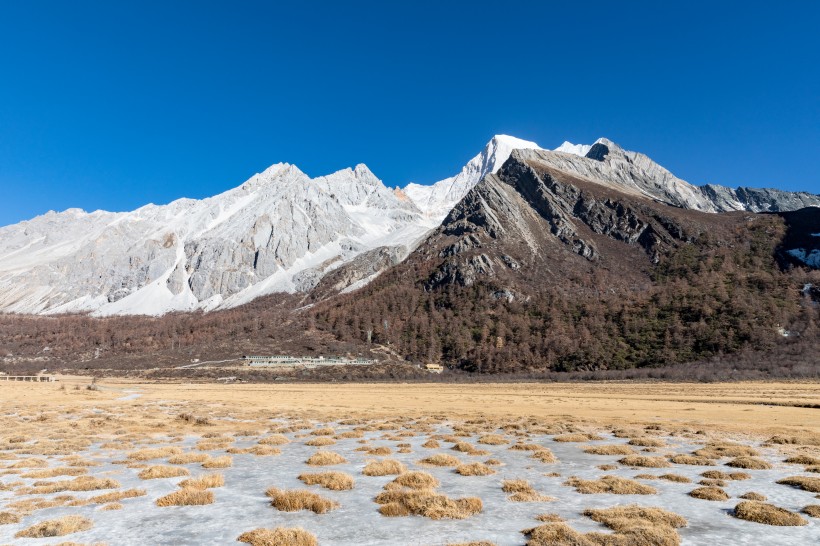 四川稻城亚丁雪山风景图片