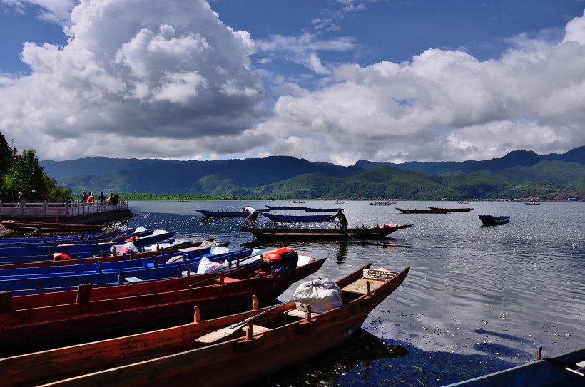 云南泸沽湖风景图片