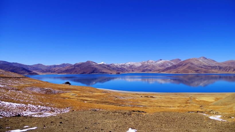 西藏羊卓雍错风景图片