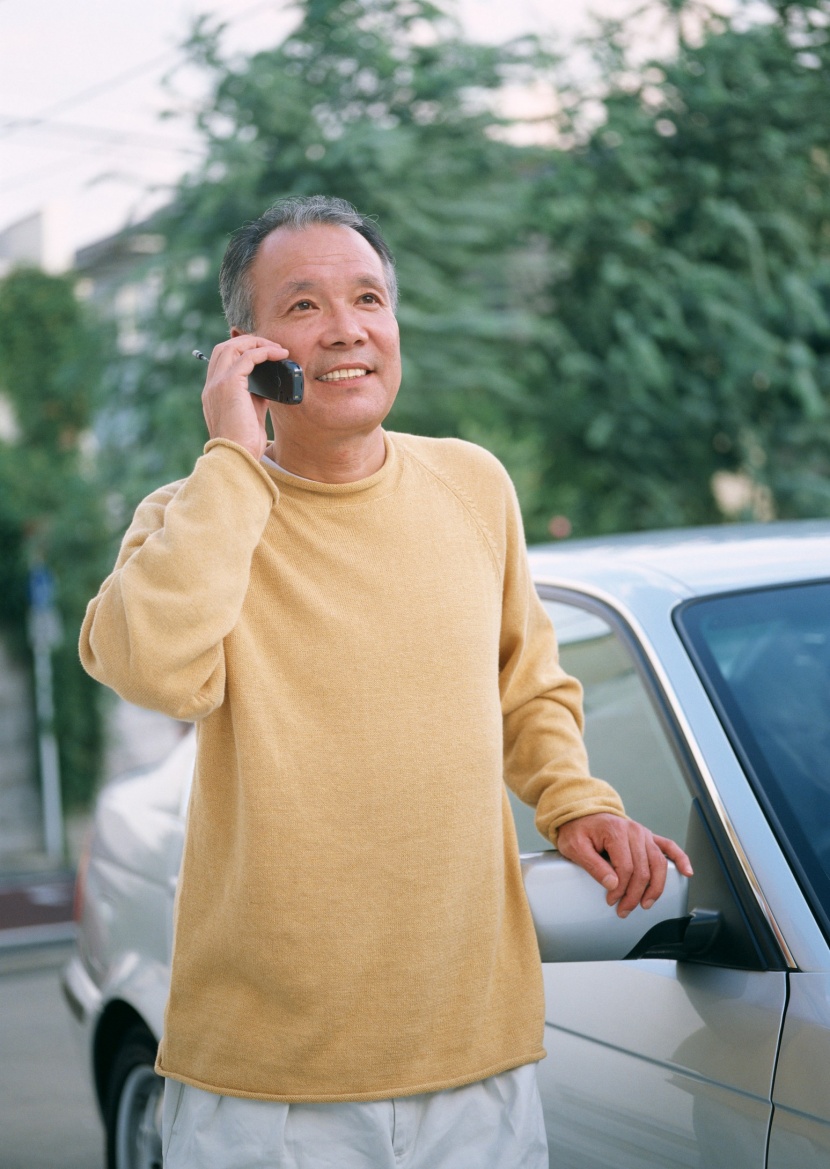 老年人驾车休闲图片