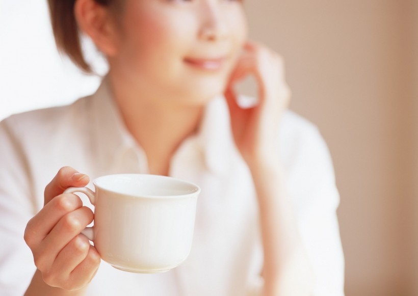 厨房里的女人图片