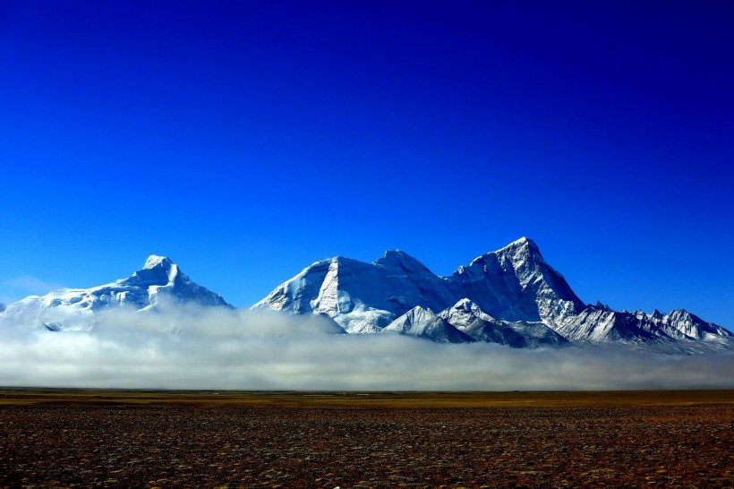 西藏卓木拉日峰风景图片