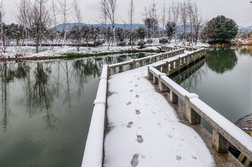 浙江海寧鹽官古城雪景圖片