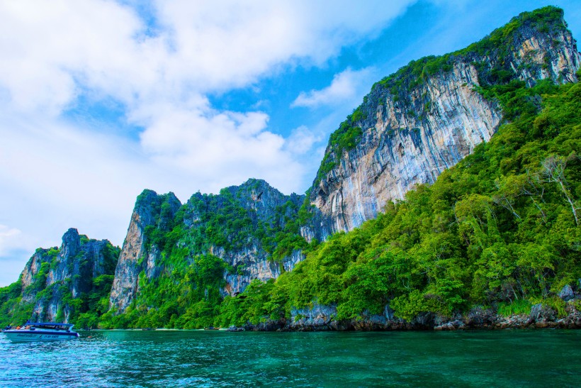 泰國皮皮島海邊風(fēng)景圖片