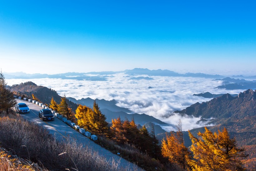 河北雾灵山迷人秋色图片