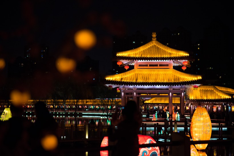 陜西西安大唐芙蓉園美麗夜景圖片