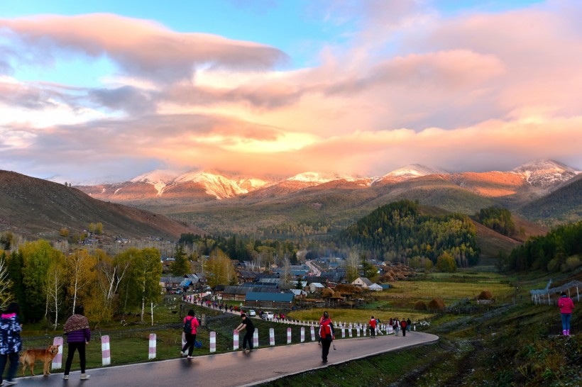 新疆白哈巴村风景图片