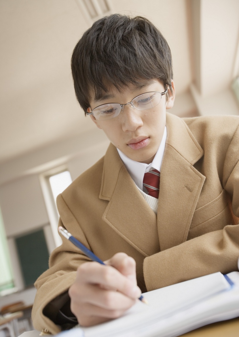 青涩初中男学生图片