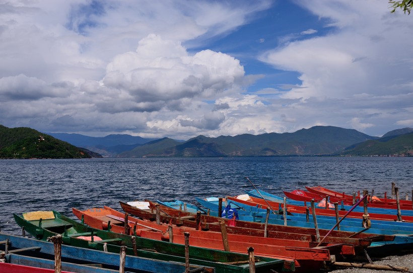 云南泸沽湖风景图片