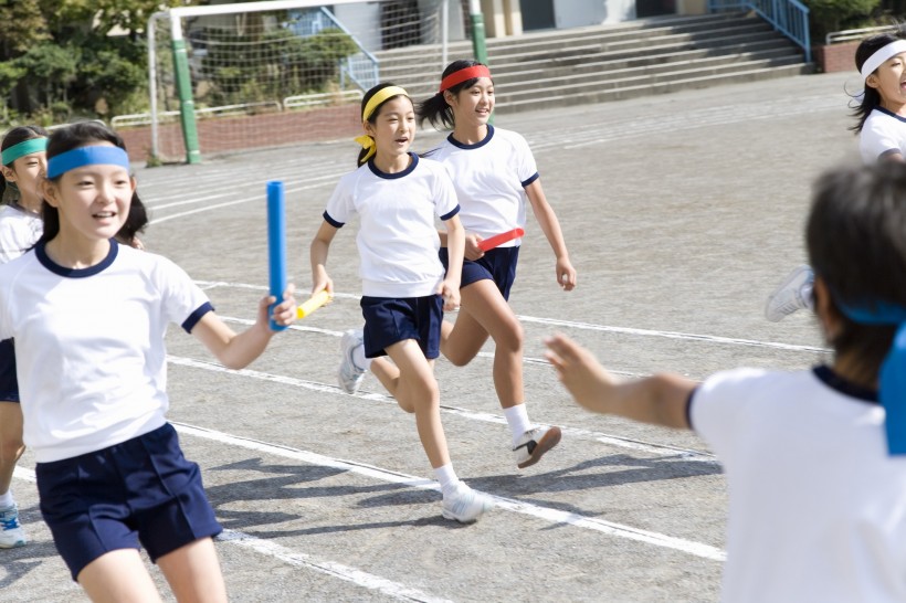 小学体育课运动图片