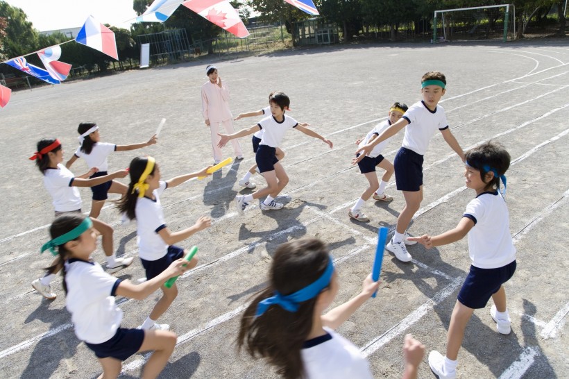 小学体育课运动图片