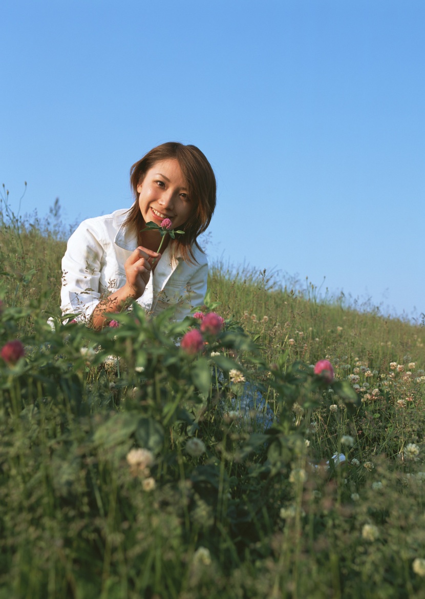 女孩与自然结合图片