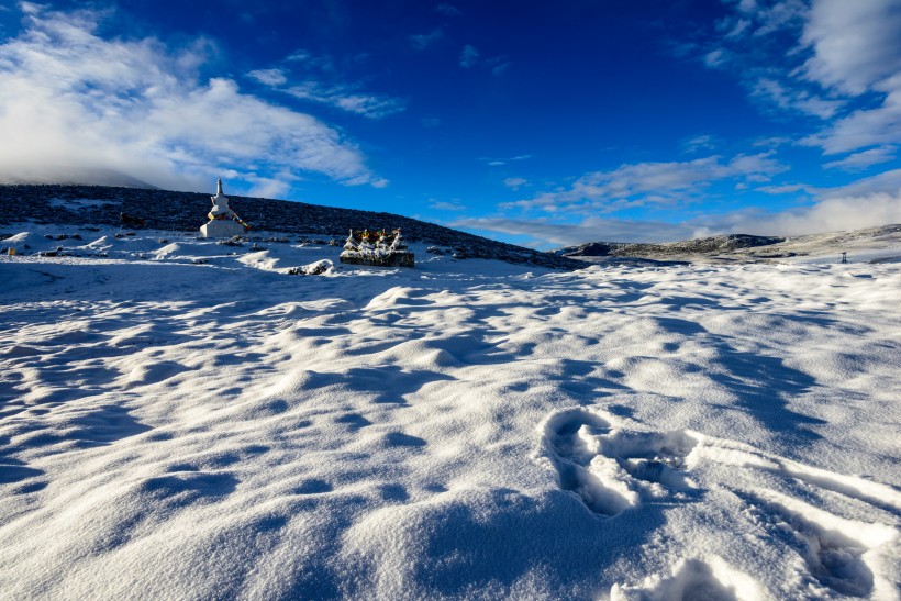 四川高尔寺山雪景图片