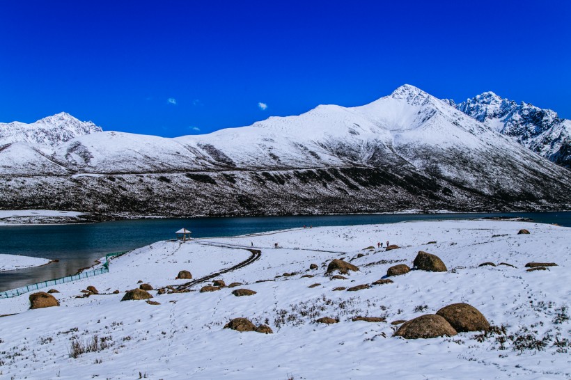 青海年宝玉则风景图片