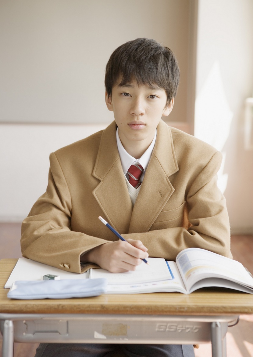 青涩初中男学生图片