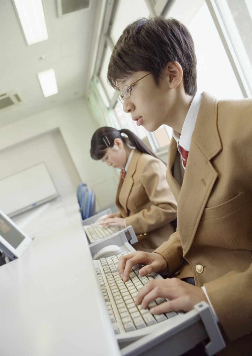 青涩初中男学生图片