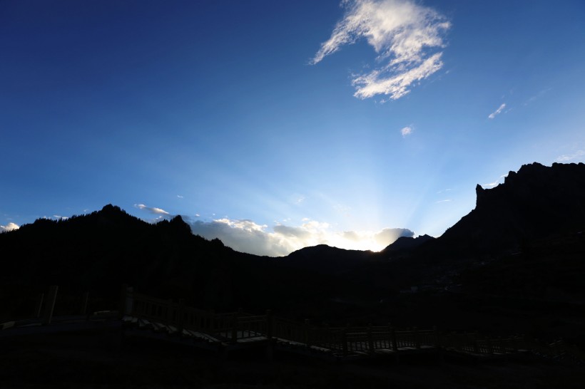 甘肃扎尕那山风景图片