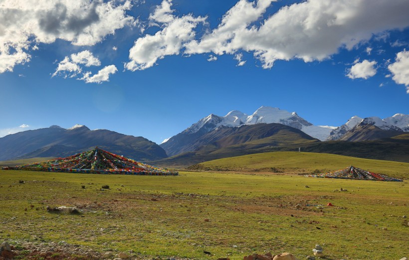 西藏念青唐古拉山脉风景图片