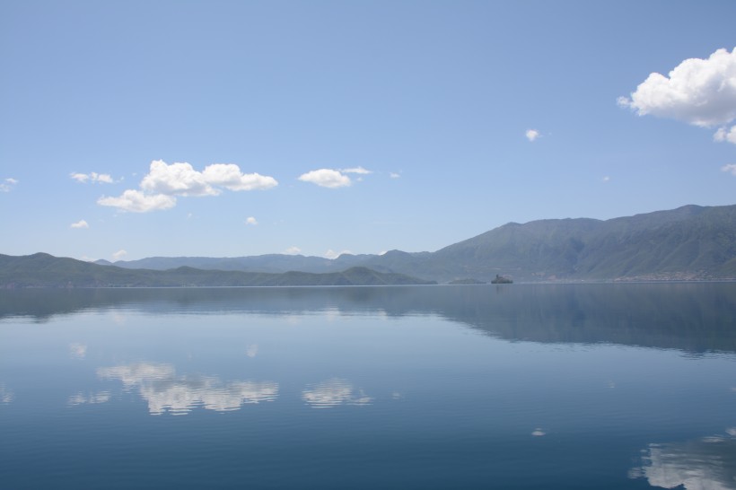 四川泸沽湖秀丽景色图片