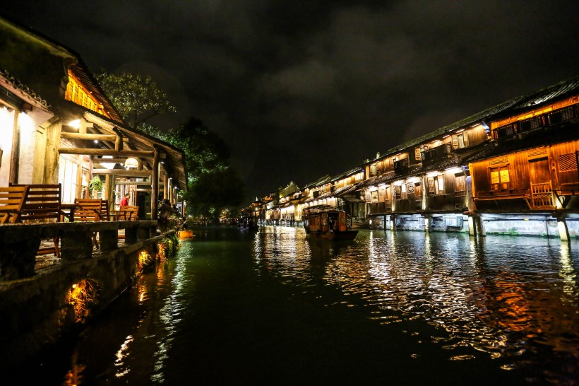 江南水乡浙江乌镇夜景图片