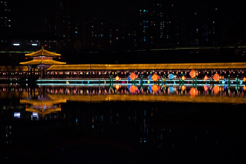 陜西西安大唐芙蓉園美麗夜景圖片