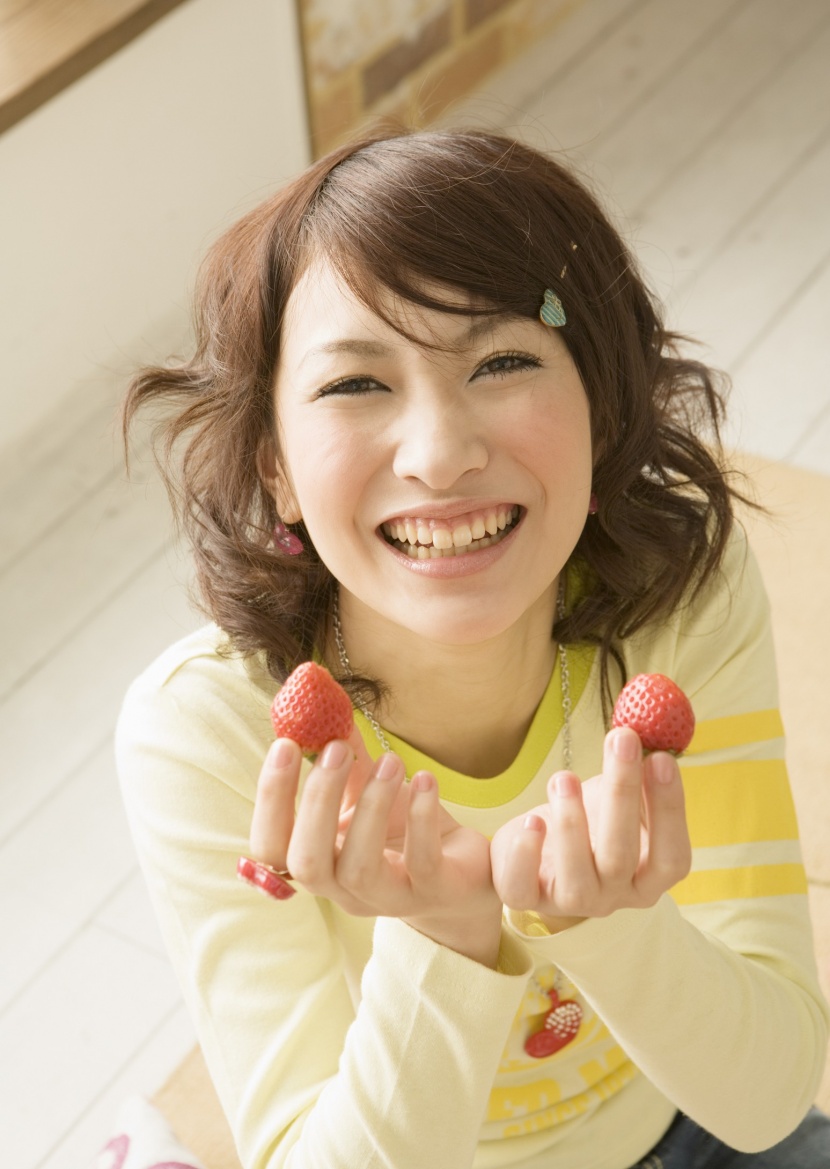 可爱女生和甜点美食图片