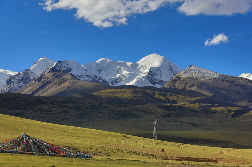 西藏念青唐古拉山脉风景图片