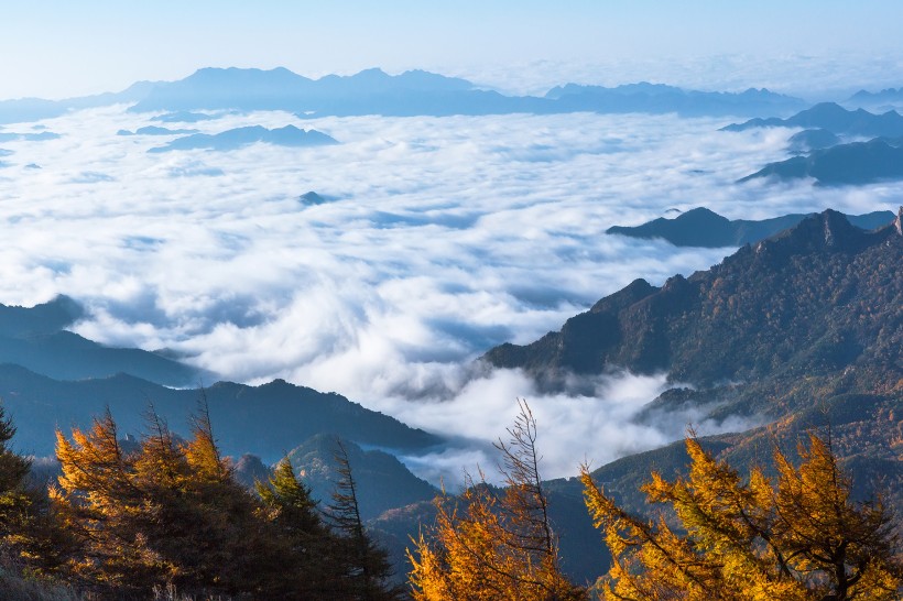 河北雾灵山迷人秋色图片