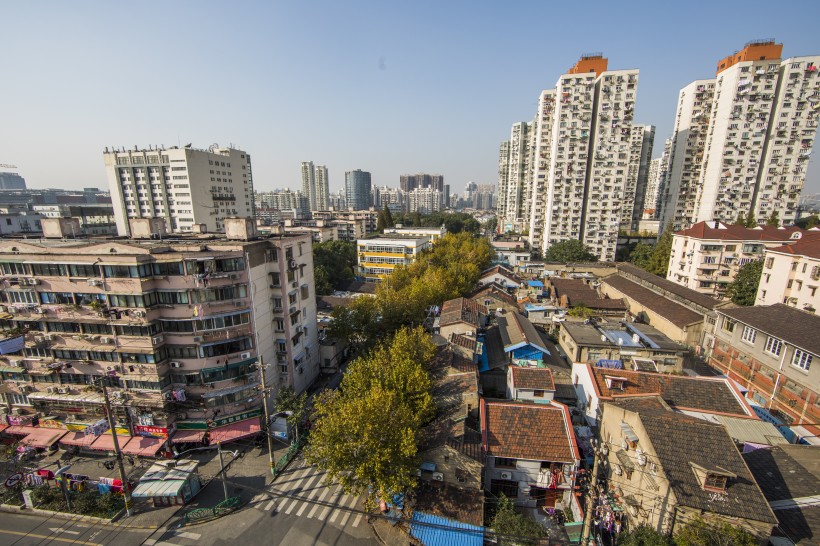 被城市包圍的城中村建筑風景圖片