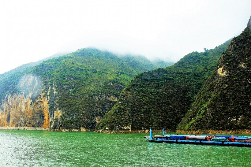 重庆长江三峡云雾风景图片