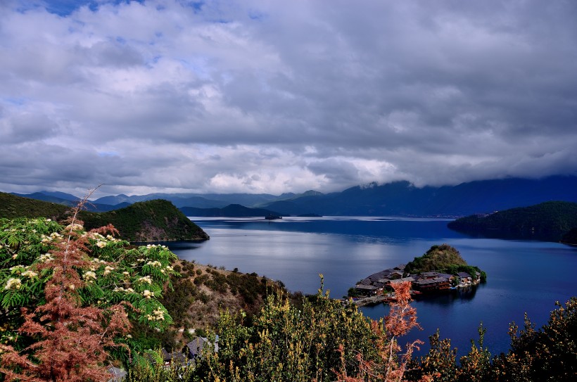 云南泸沽湖风景图片