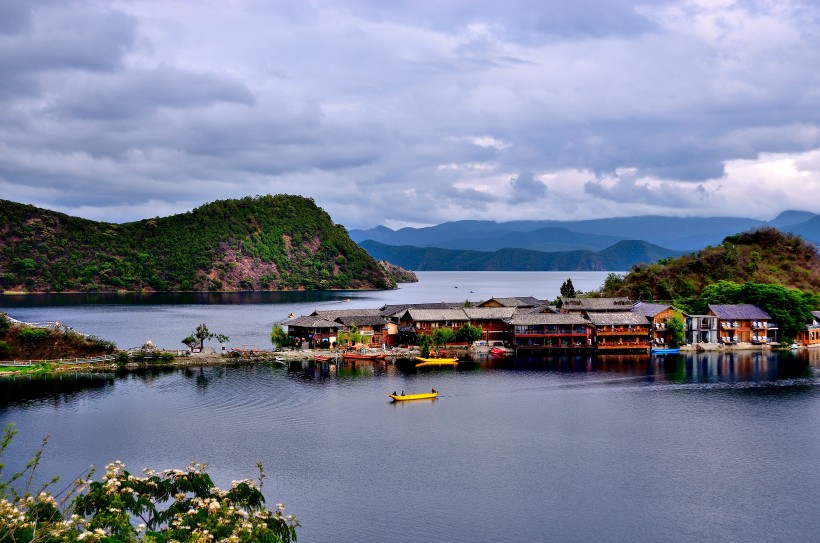 云南泸沽湖风景图片