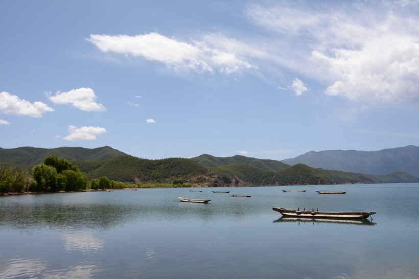 四川瀘沽湖秀麗景色圖片