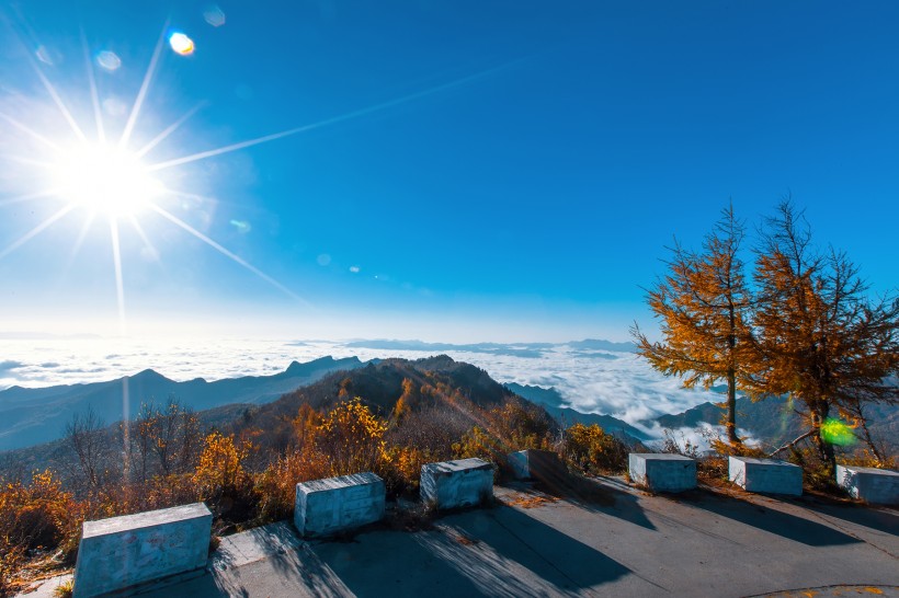 河北雾灵山迷人秋色图片