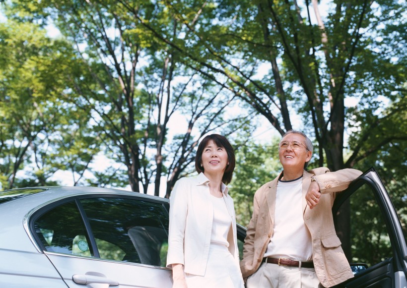 老年人駕車休閑圖片