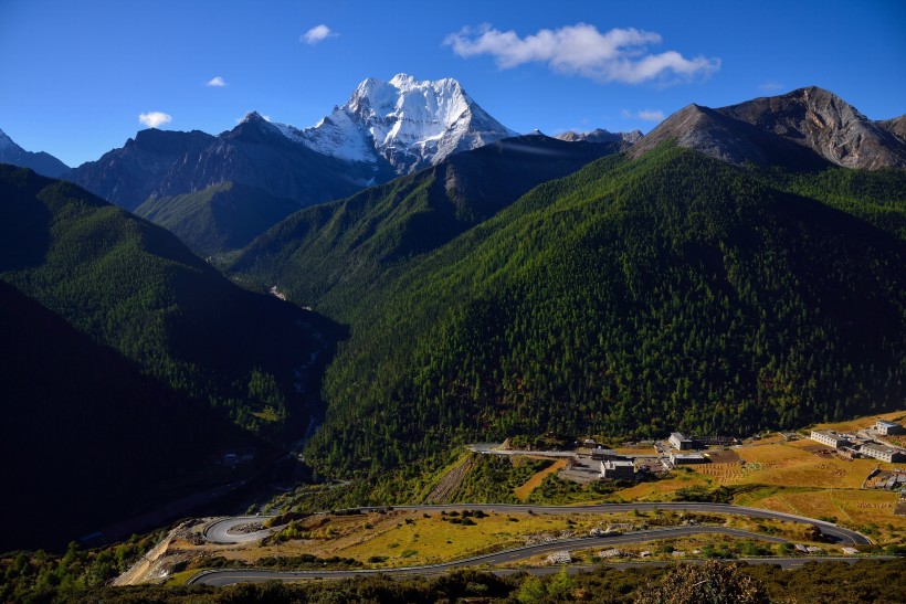 四川稻城亚丁风景图片