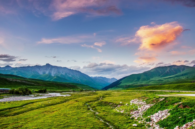 新疆巴音布鲁克风景图片