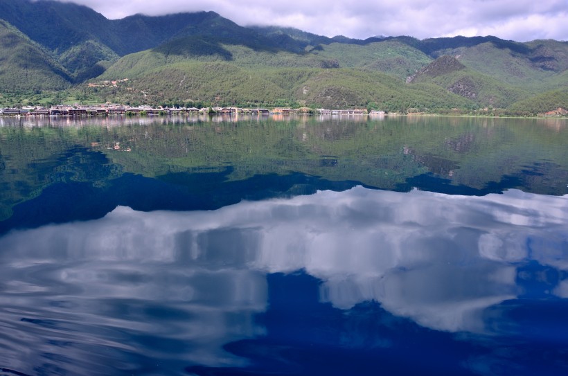 云南泸沽湖风景图片