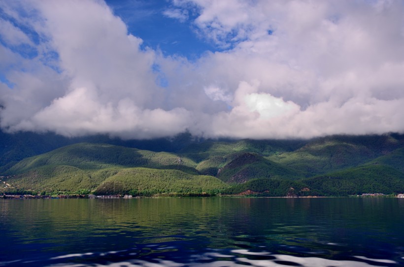 云南泸沽湖风景图片