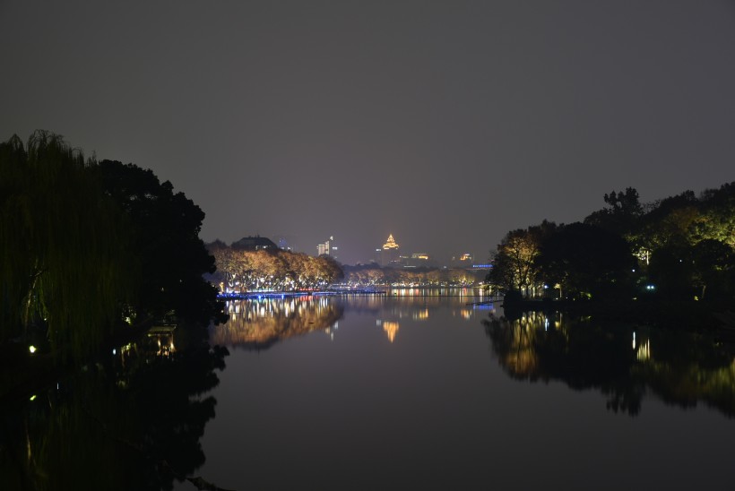 浙江杭州西湖多彩夜景图片