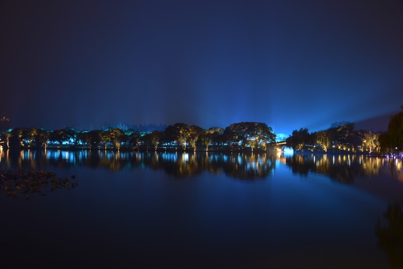 浙江杭州西湖多彩夜景图片