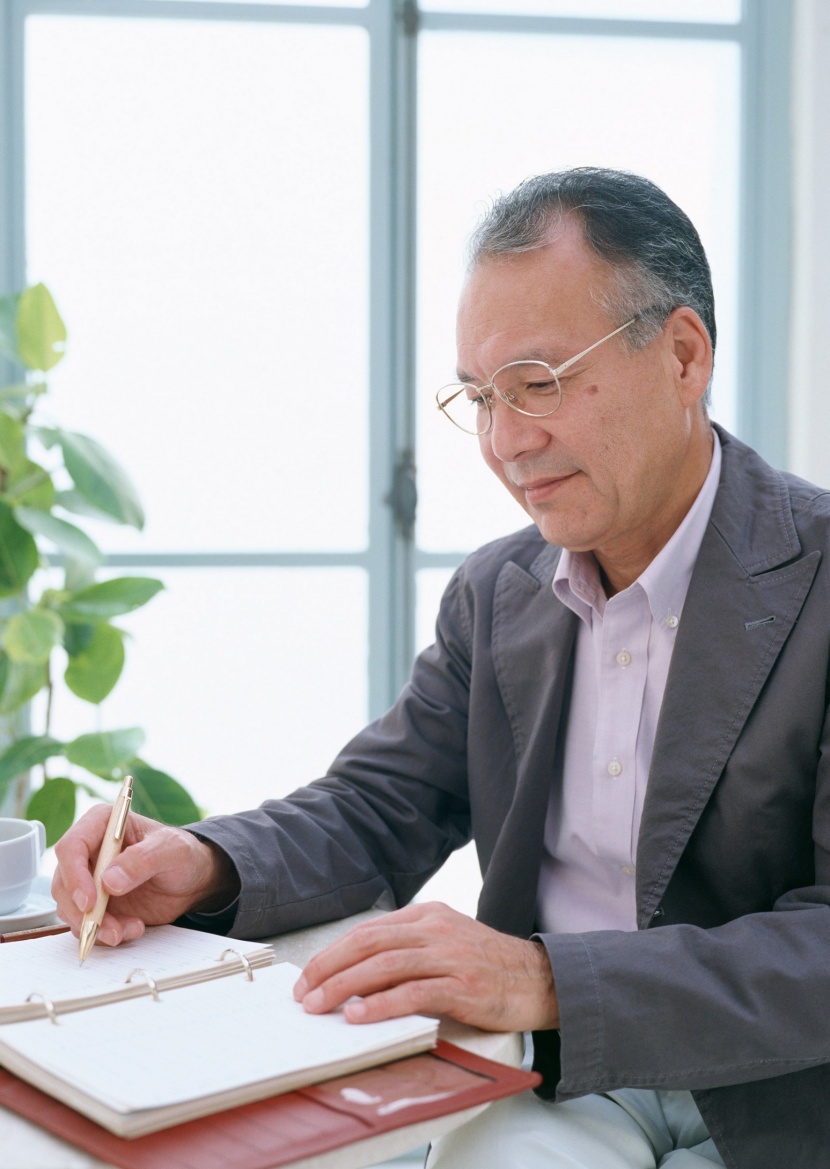 老年人室内休闲图片