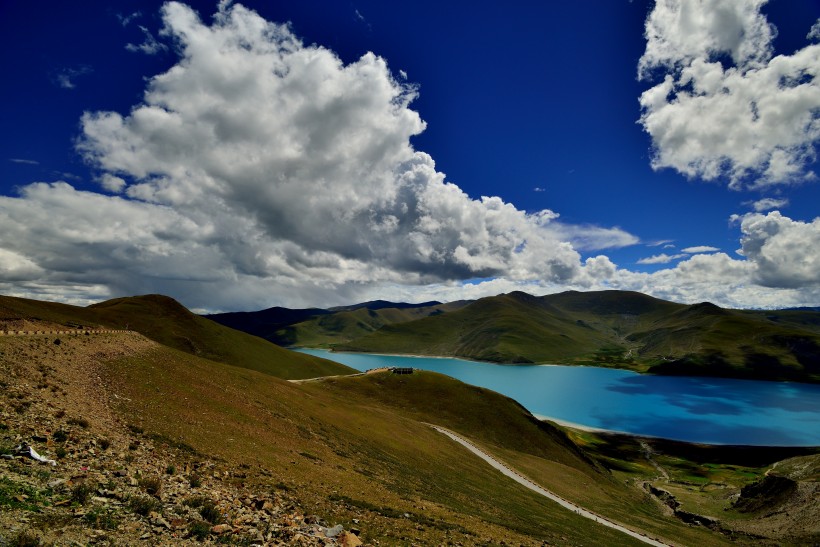 西藏羊卓雍错风景图片